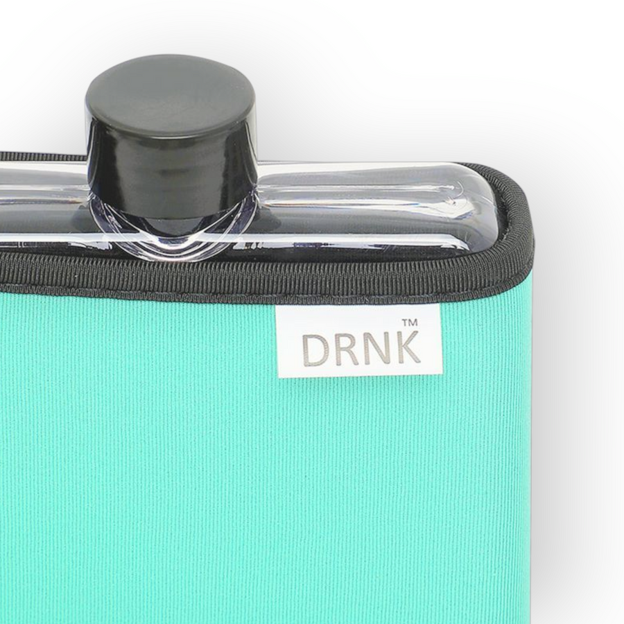 Tiffany DRNK Slim flat Tritan plastic water bottle with tiffany sleeve, cap detail