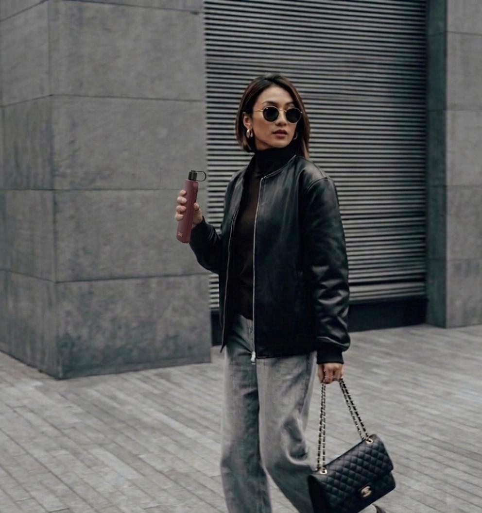 DRNK Slim bottle in use